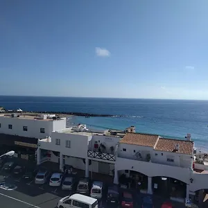 https://casa-laura-los-cristianos-tenerife.tenerifehoteles.net